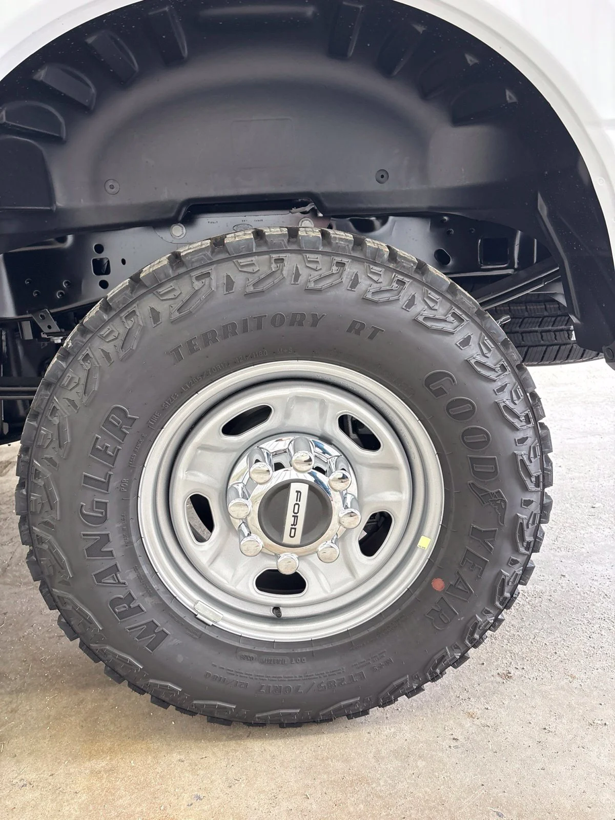 New 2027 Oxford White Ford F-250® XL image 18
