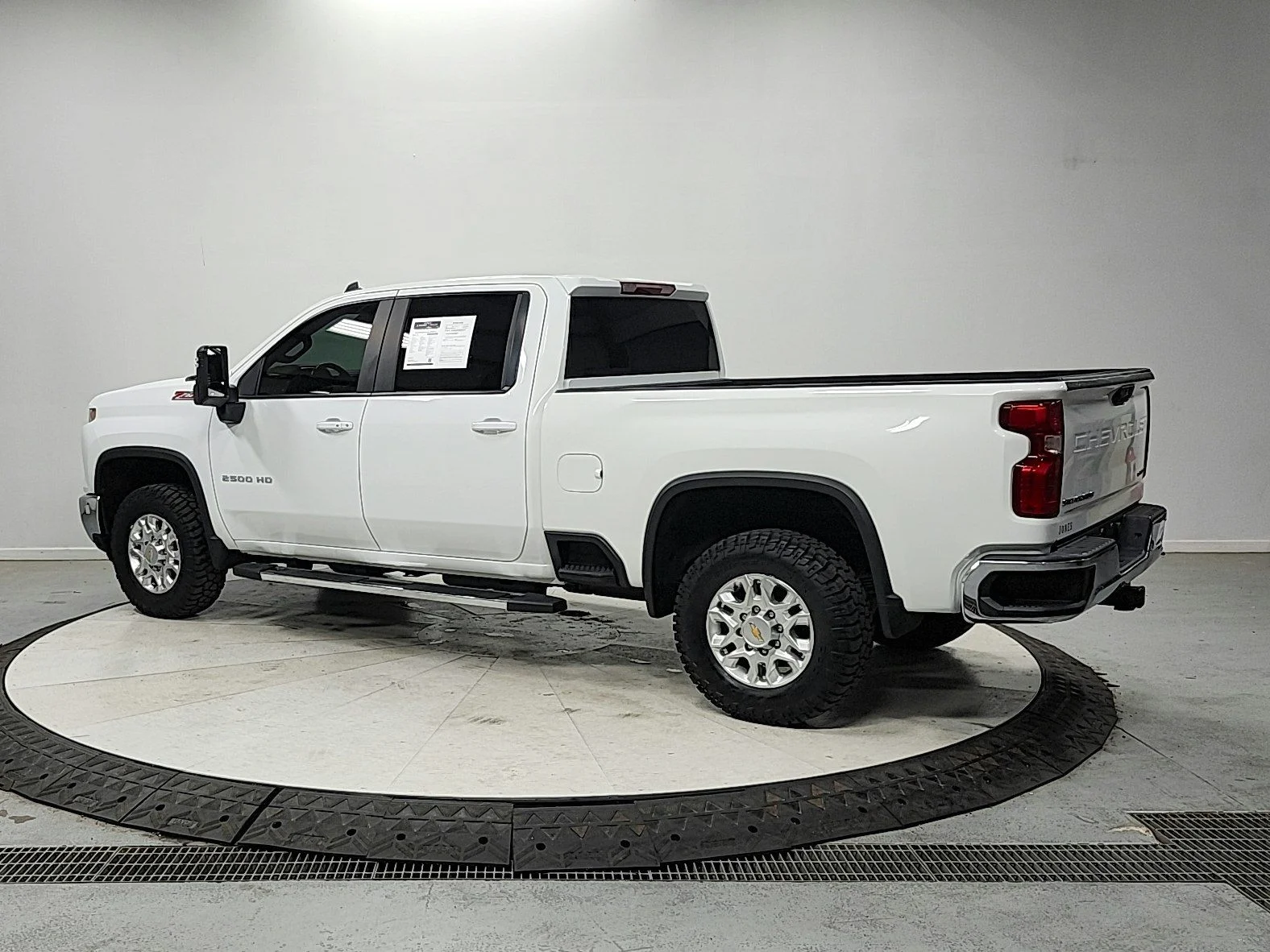 Used 2024 White Chevrolet LT image 5