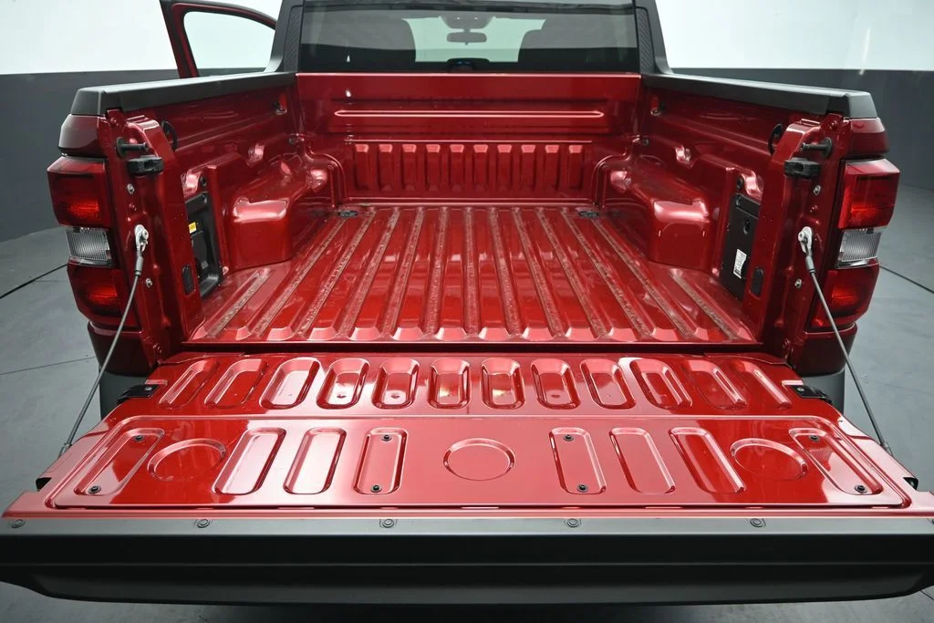Used 2025 Red Ford XLT image 16