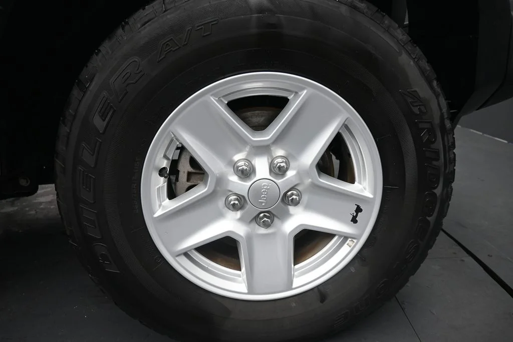 Used 2020 Silver Jeep Sport image 11