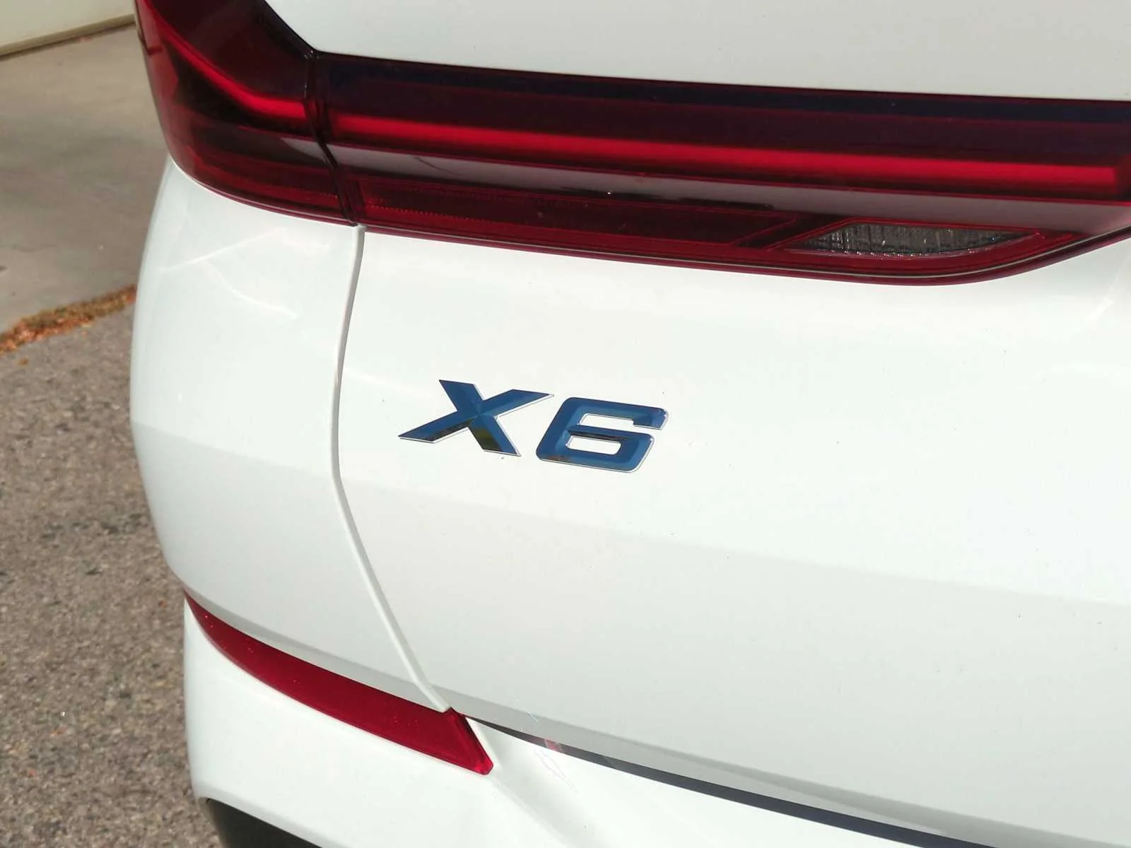 New 2026 Alpine White BMW xDrive40i image 13