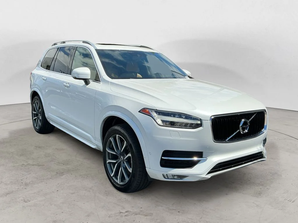 Used 2018 White Volvo T6 Momentum image 3