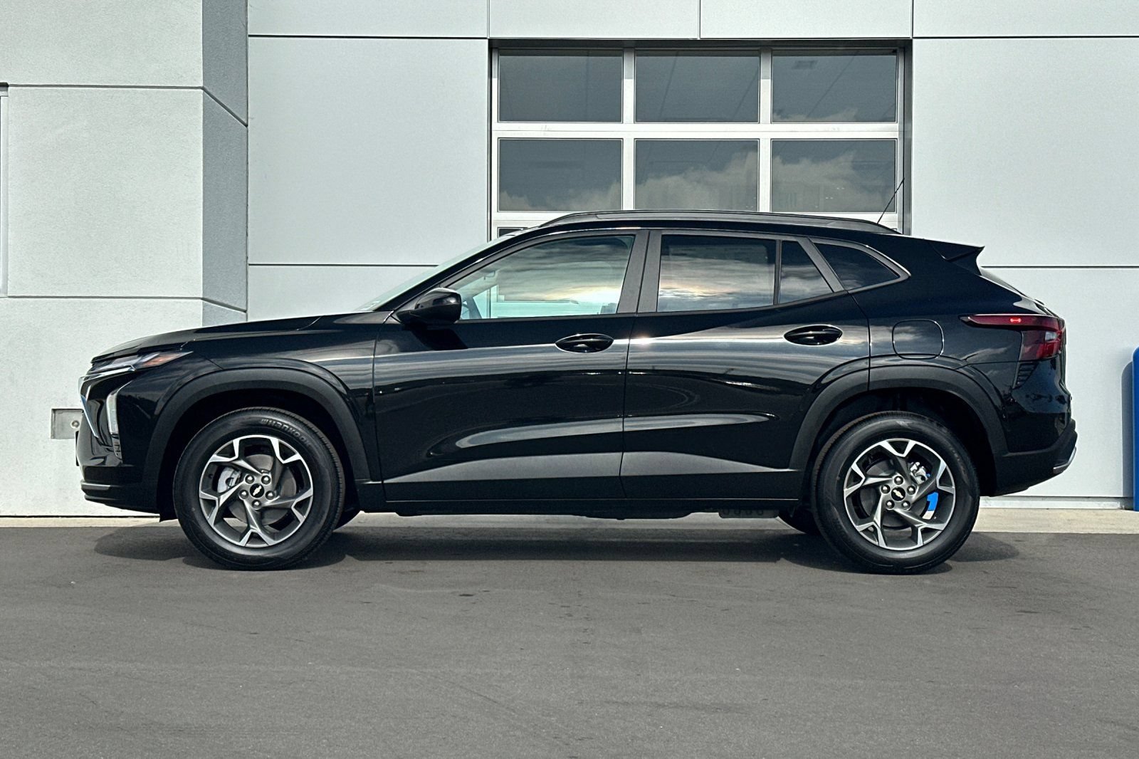 New 2026 Mosaic Black Metallic Chevrolet LT image 7