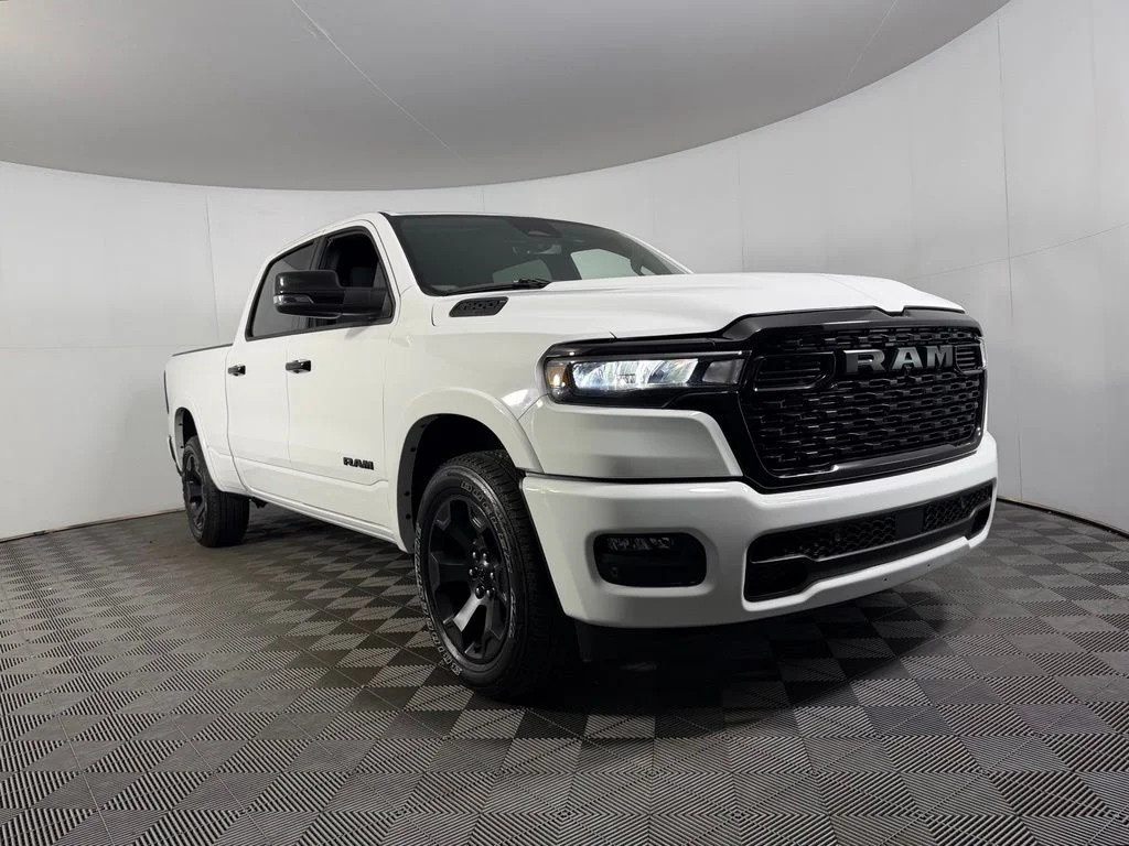 Used 2025 White Ram Big Horn/Lone Star image 4