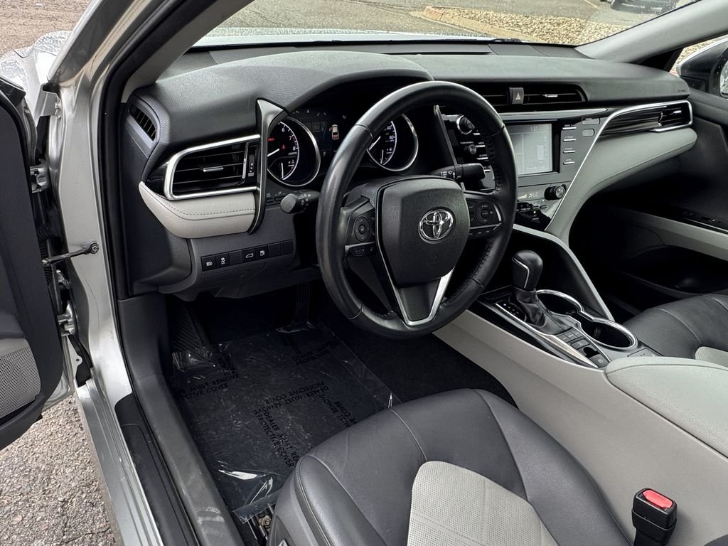Used 2018 Silver Toyota XLE image 21