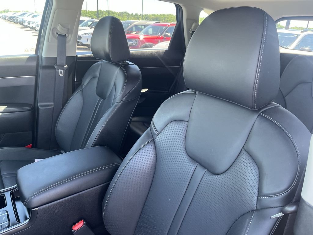 2025 Kia Sorento EX - Photo 11