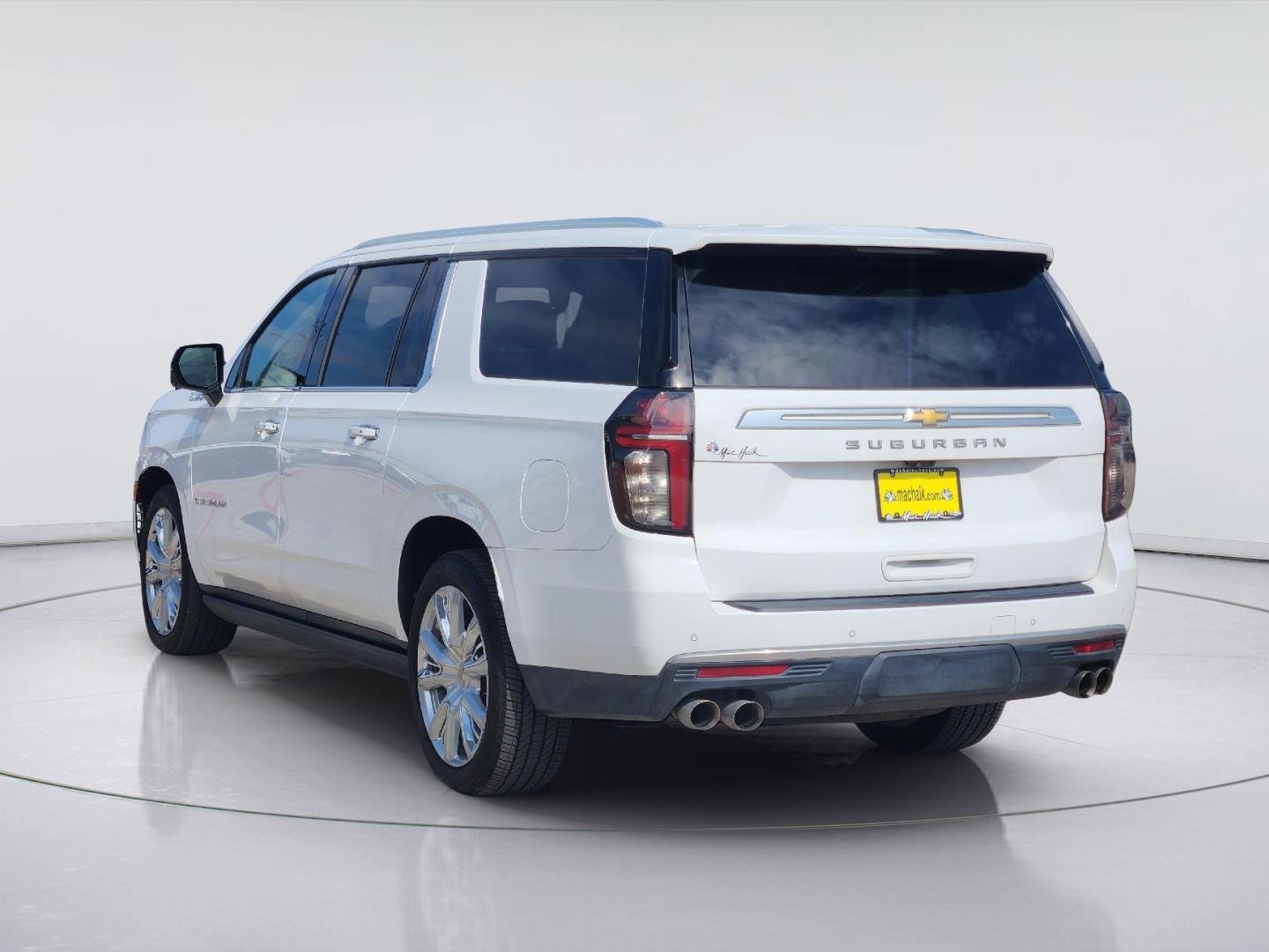 2023 Chevrolet Suburban photo 7 of 30