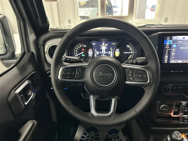 Used 2025 WHITE JEEP Backcountry image 23