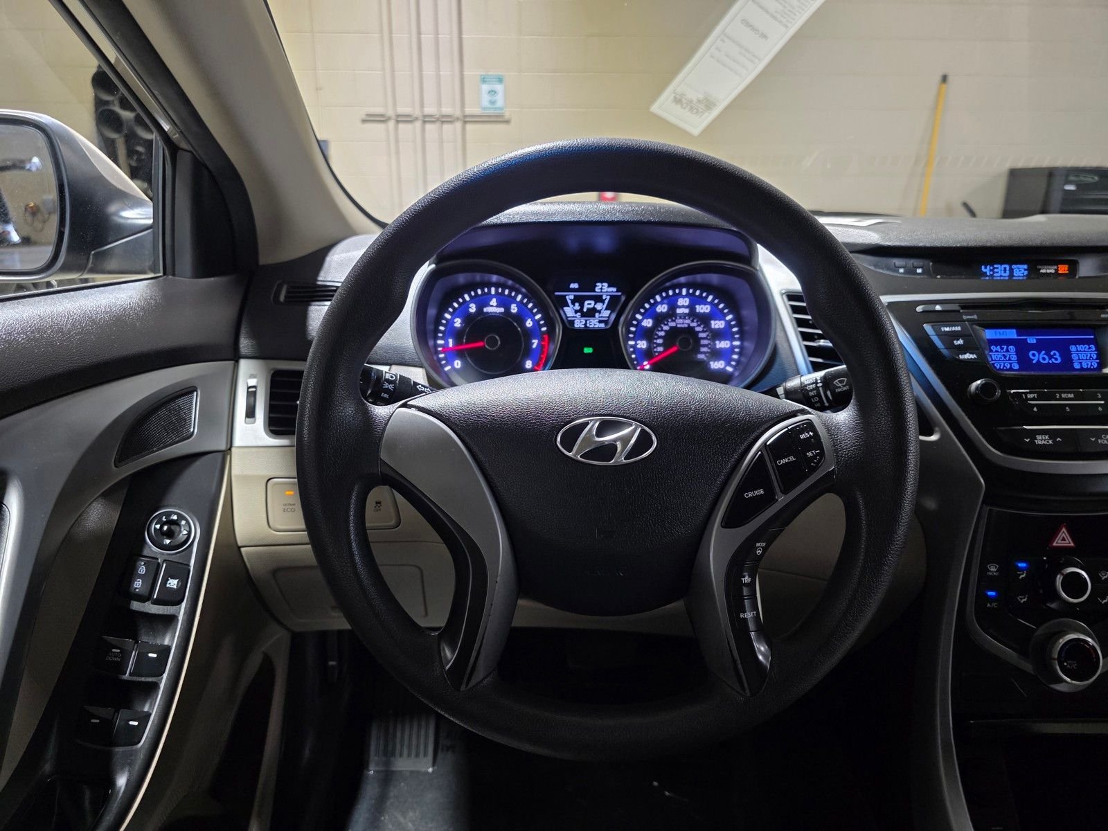 Used 2014 Desert Bronze Hyundai SE image 28