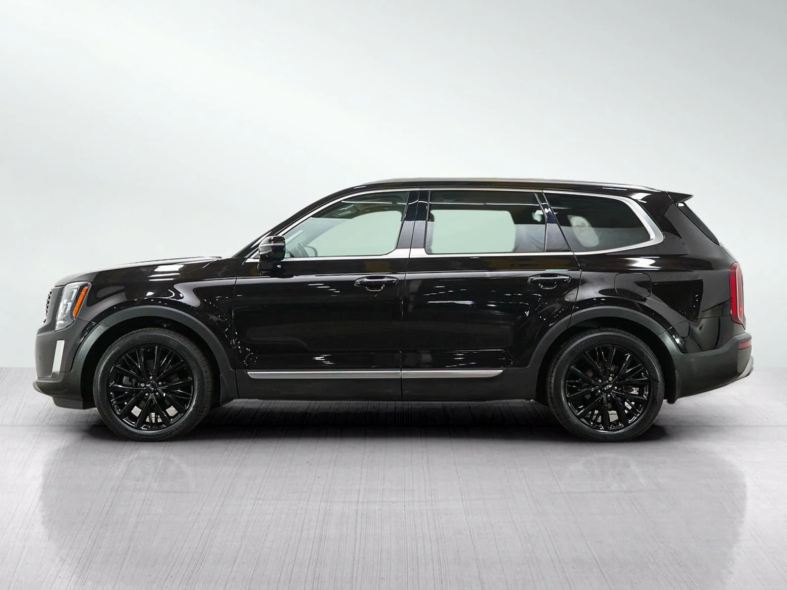Used 2020 Kia Telluride SX with VIN 5XYP5DHC0LG092926 for sale in Wayzata, Minnesota