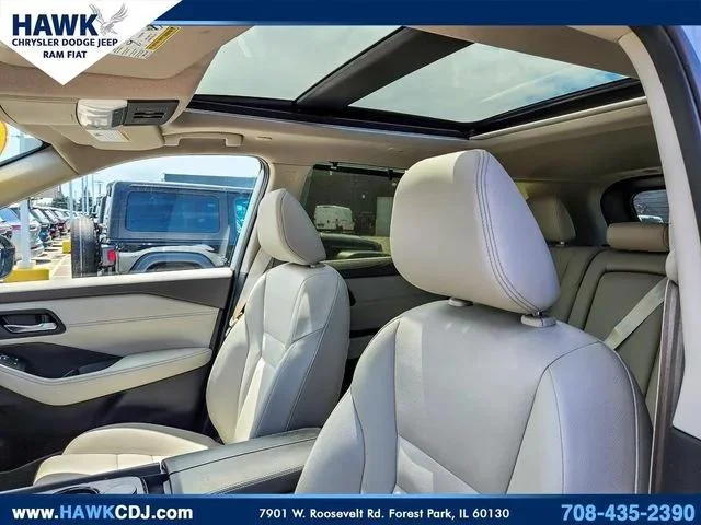 Used 2024 White Nissan SL image 10