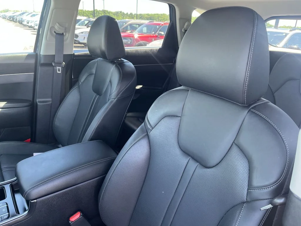 Used 2025 Black Kia EX image 11