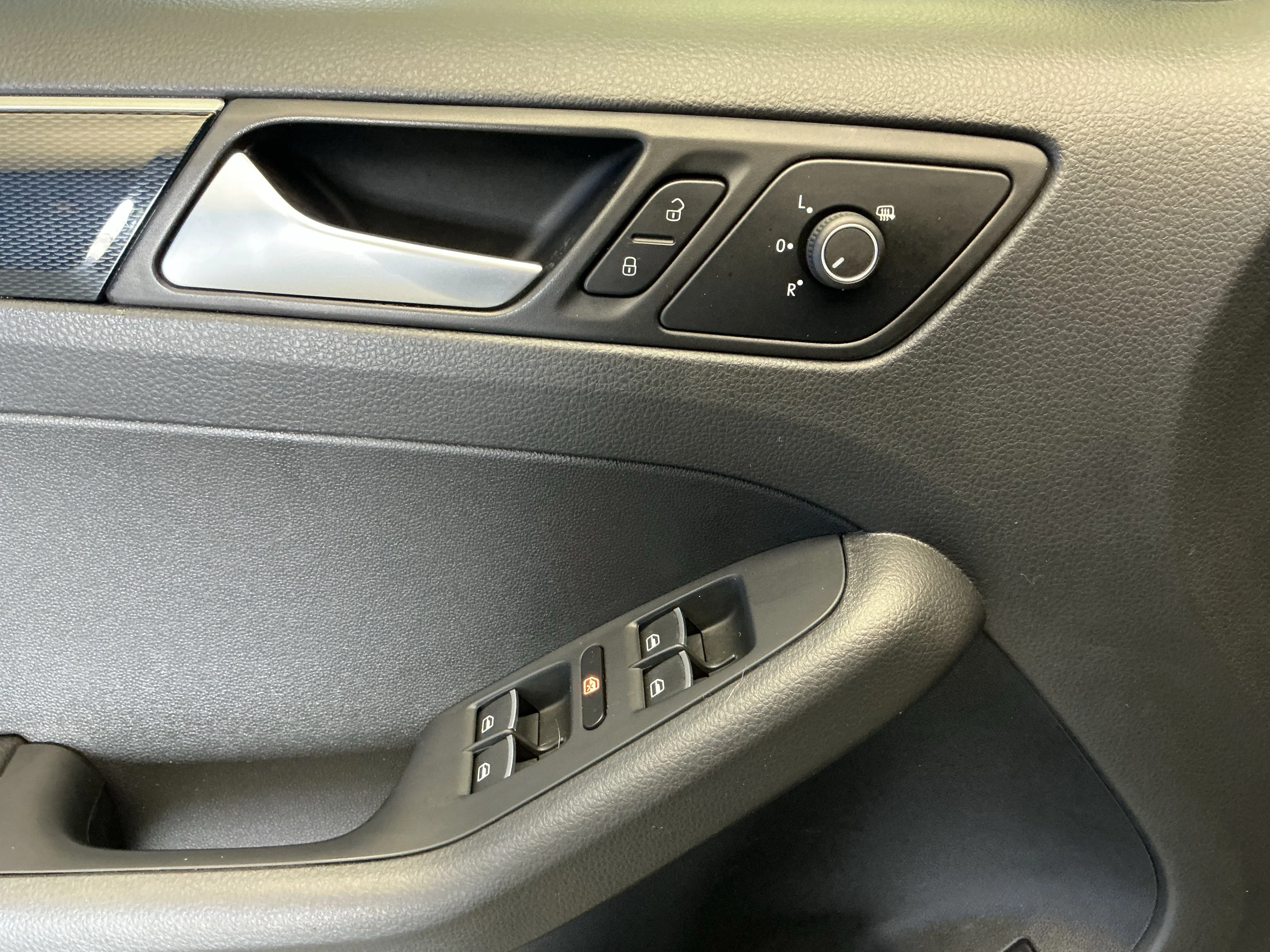 Used 2015 Platinum Gray Metallic Volkswagen 2.0L TDI SEL image 10