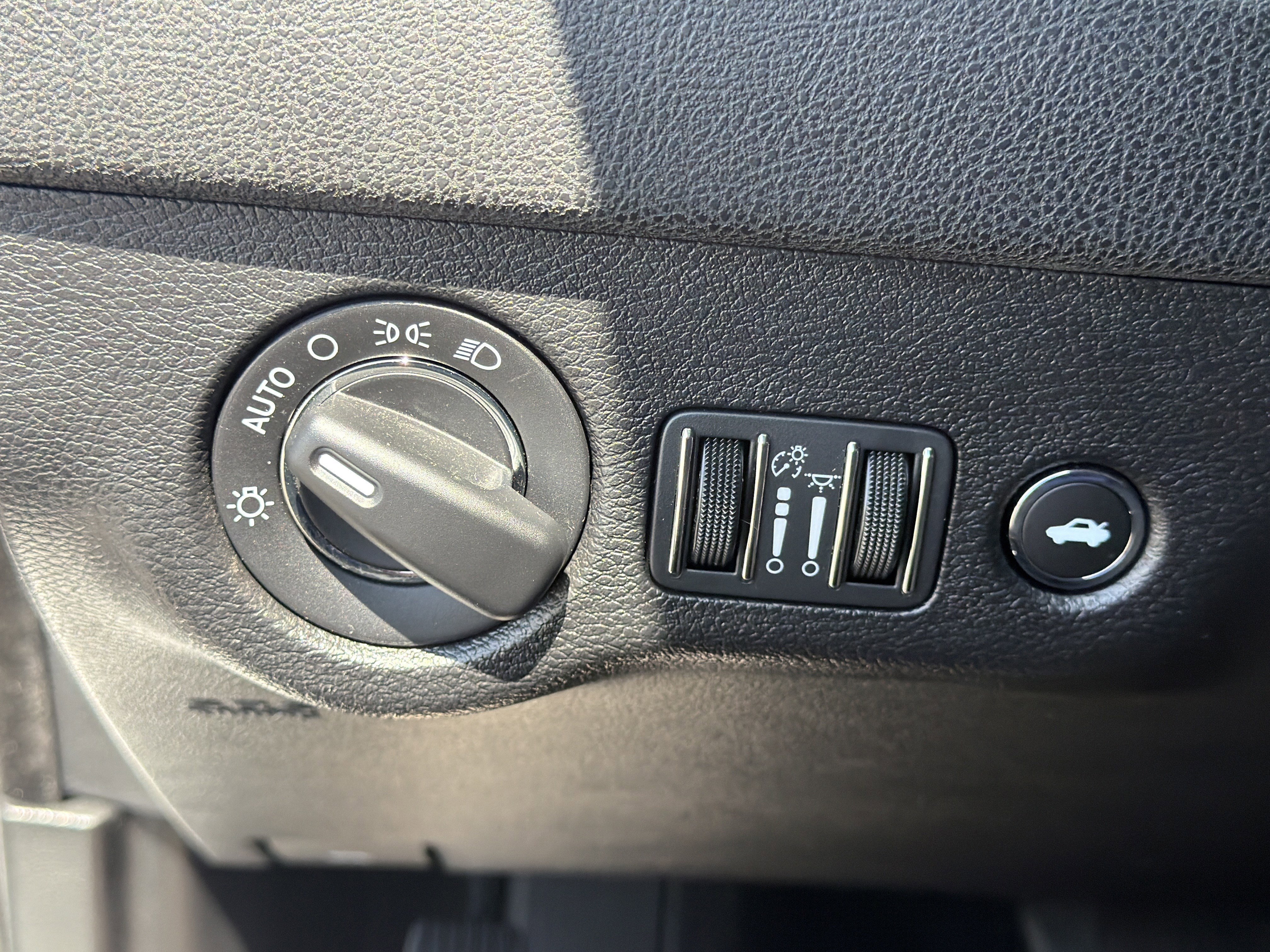 Used 2022 Bright White Clearcoat Chrysler Touring image 43