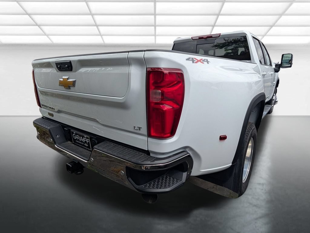 New 2026 Summit White Chevrolet LT DRW image 31