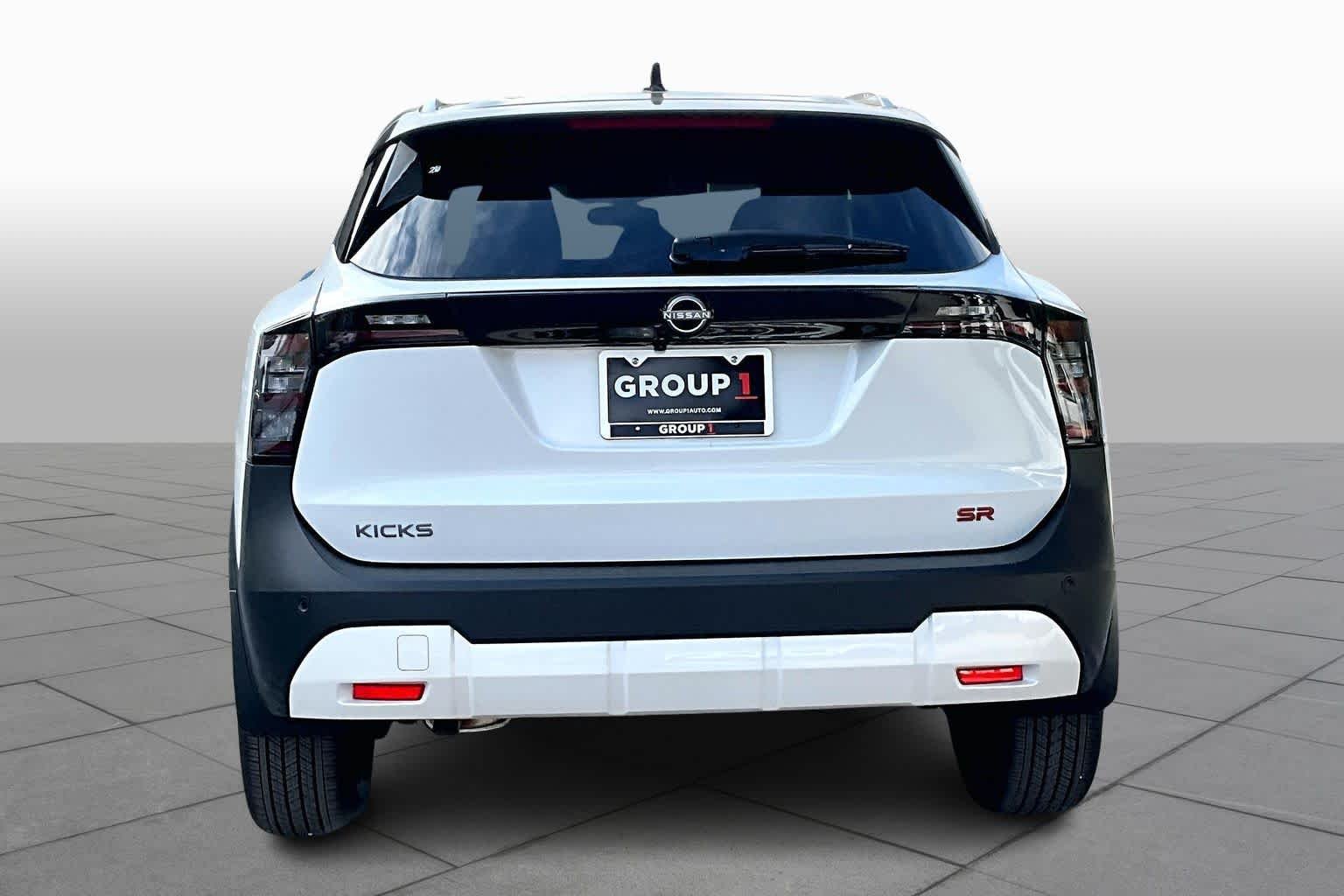 New 2026 Aspen White TriCoat / Super Black Two-tone Nissan SR image 4