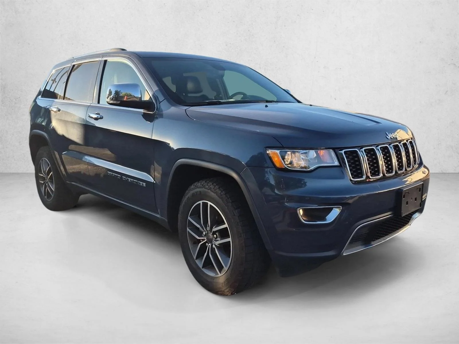 Used 2020 Slate Blue Pearlcoat Jeep Limited image 3