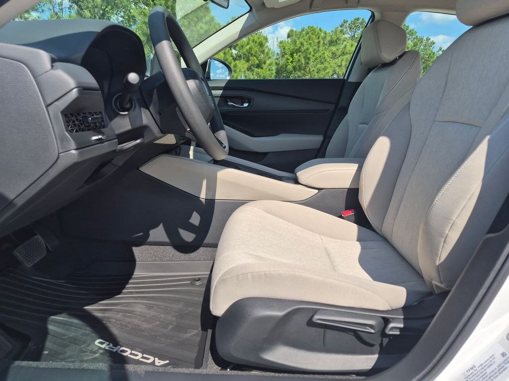 New 2026 Platinum White Pearl Honda LX image 13