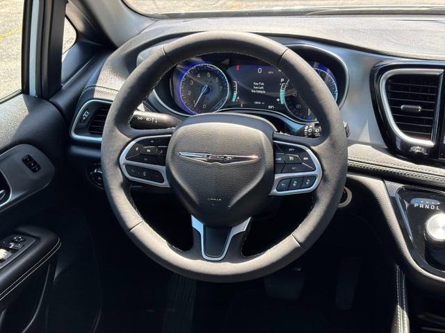 Used 2026 White Chrysler Limited image 13