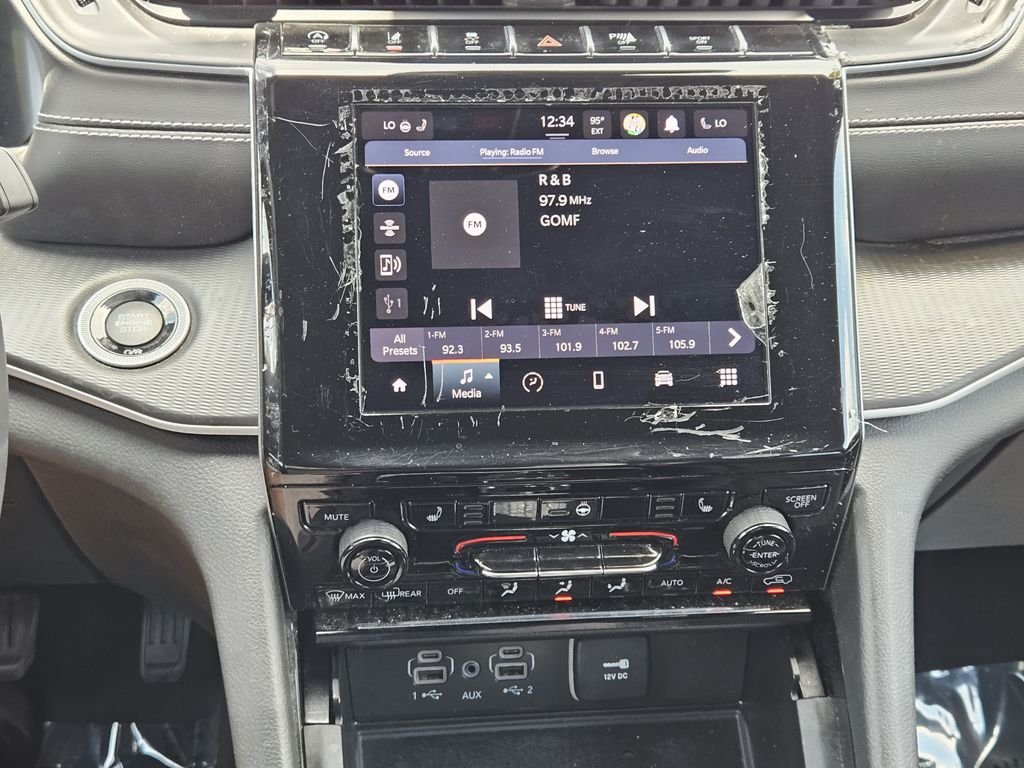 Used 2023 White Jeep Altitude image 16