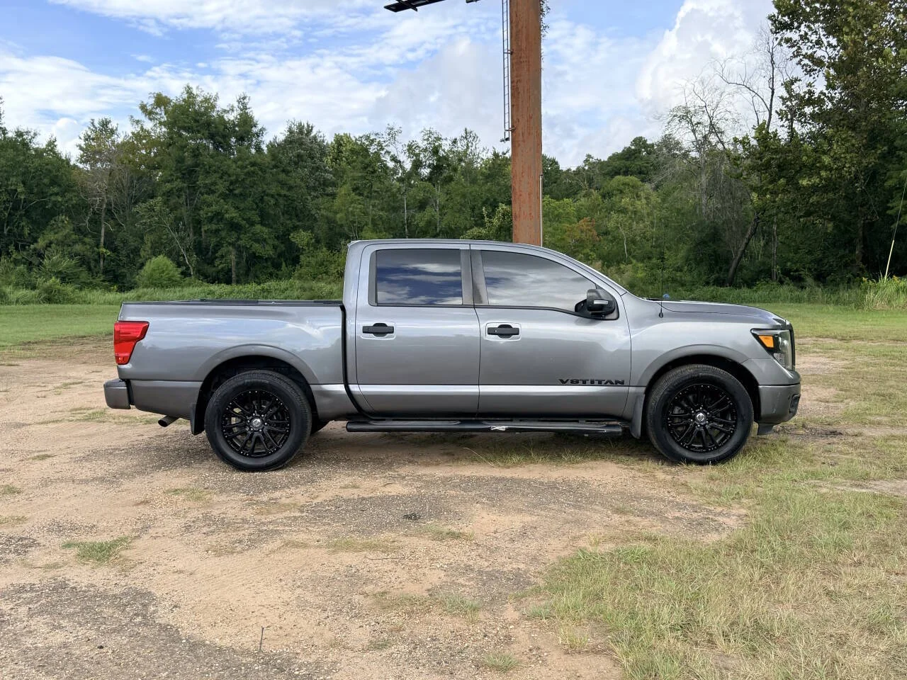 Used 2018 Gray Nissan SL 4x2 4dr Crew Cab image 7