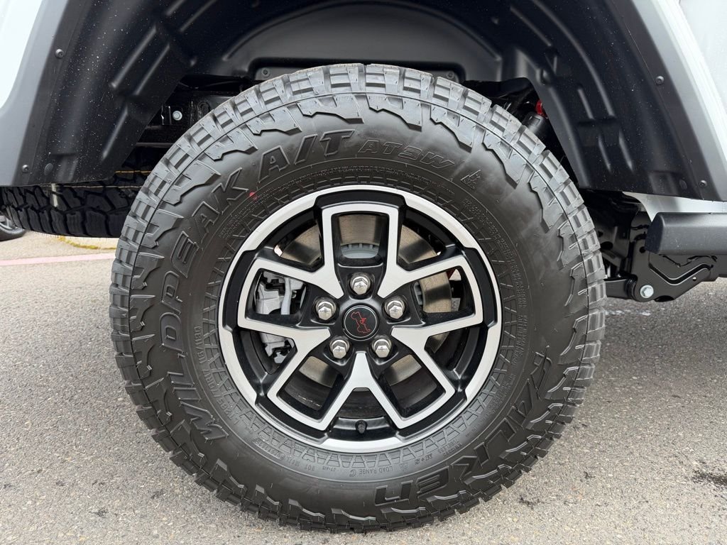 New 2026 Bright White Clear-Coat Exterior Paint Jeep Rubicon X image 9