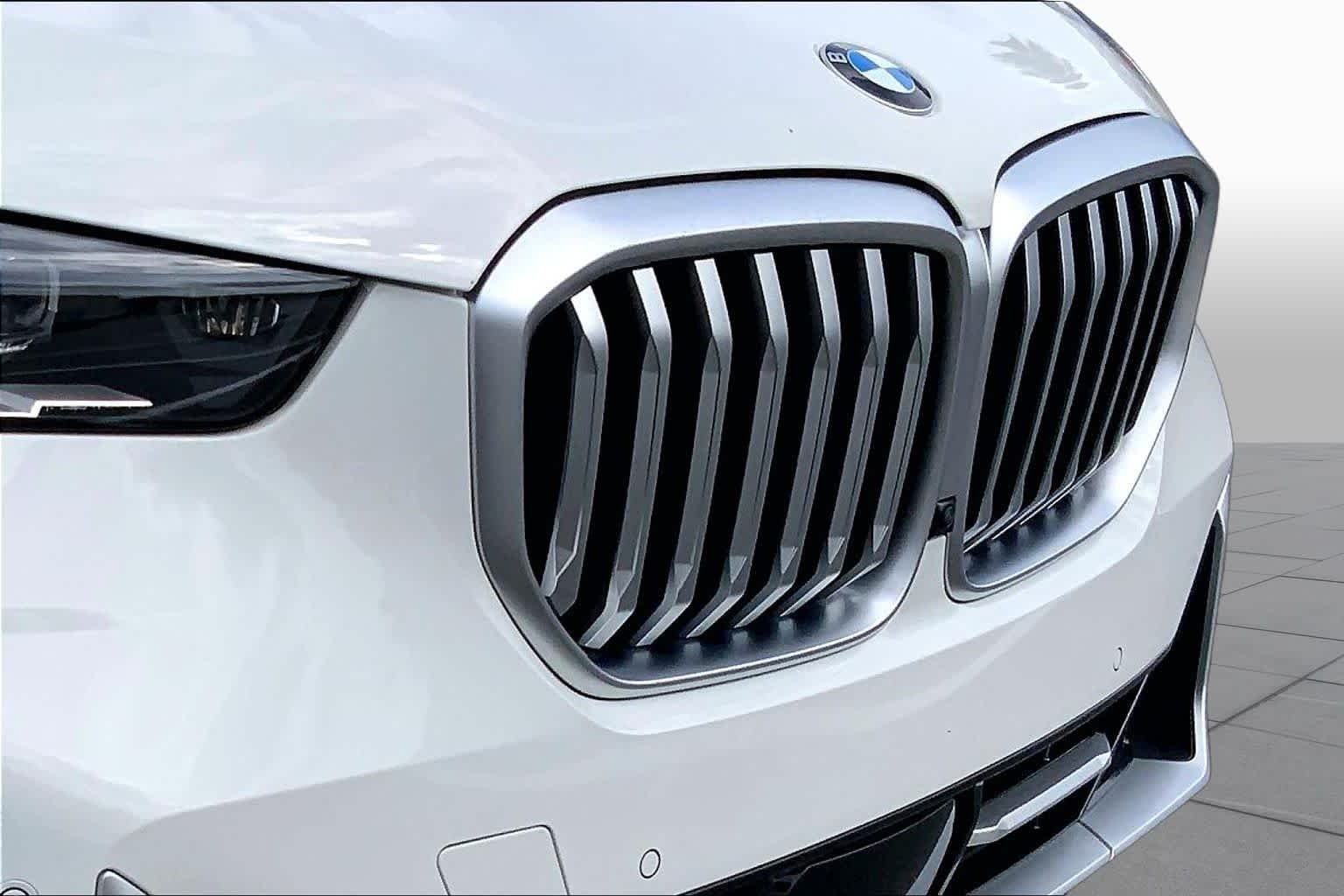 Certified Used 2024 Alpine White BMW xDrive40i image 31