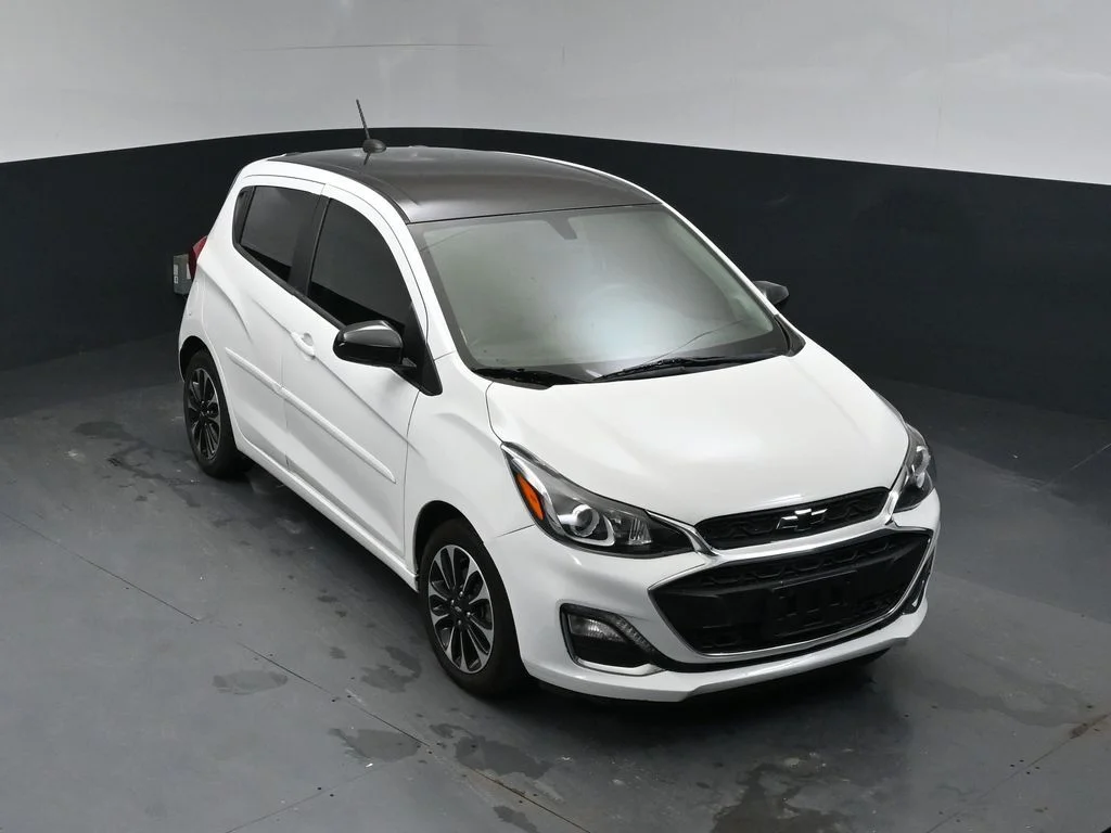 Used 2021 White Chevrolet 1LT image 13