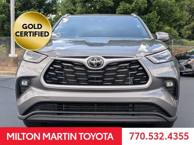 Certified Used 2025  Toyota XLE image 11