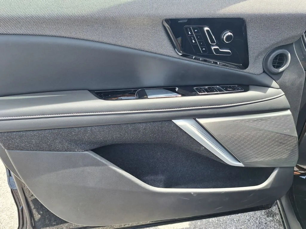 2026 Cadillac OPTIQ Luxury - Photo 24