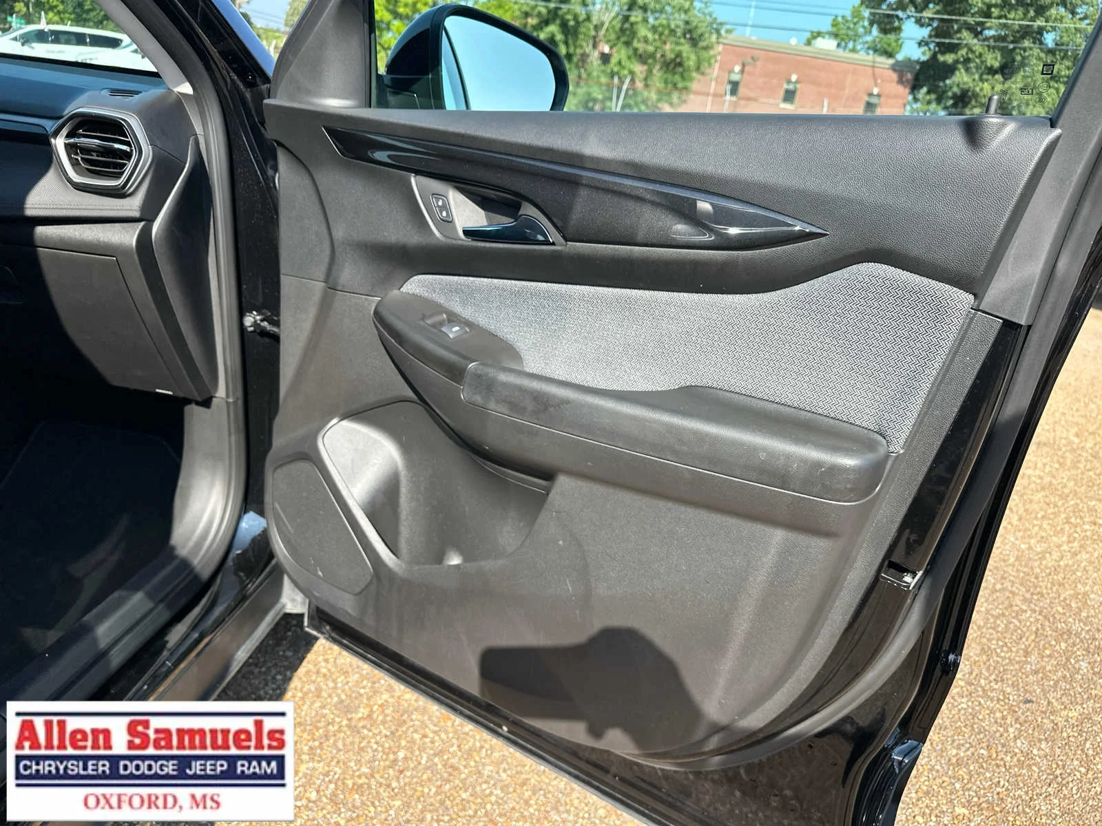 Used 2025 Mosaic Black Metallic Chevrolet LT image 34