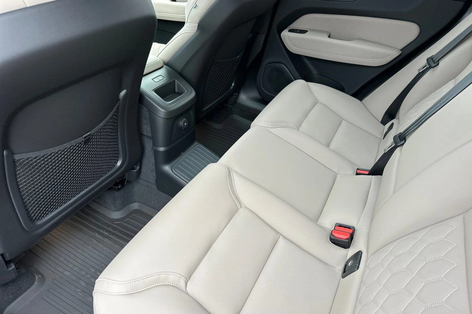 New 2026 Onyx Black Volvo Plus image 11