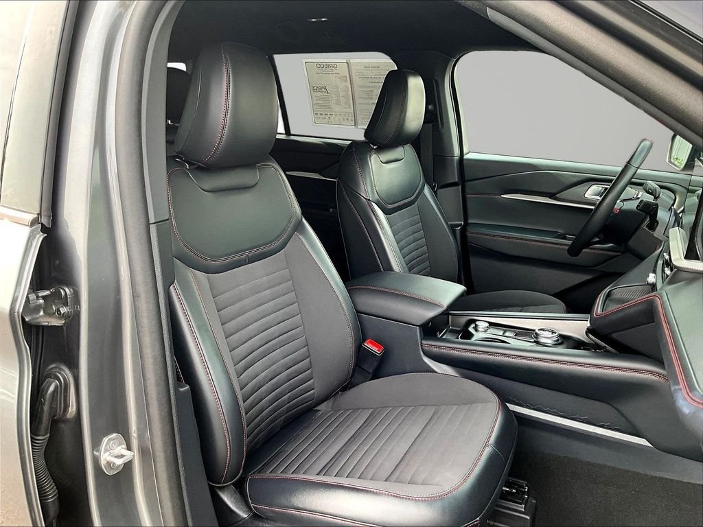 Used 2025 Gray Ford ST-Line image 30