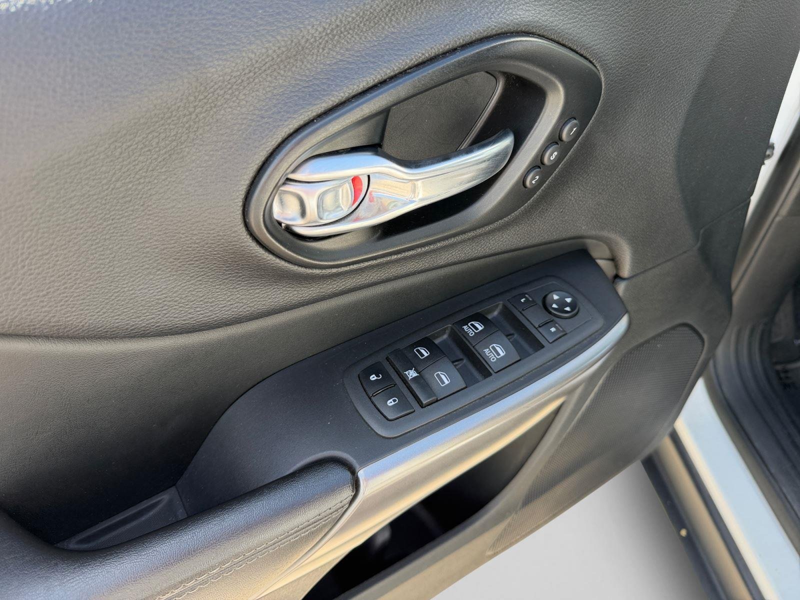 2022 Jeep Cherokee Limited - Photo 15