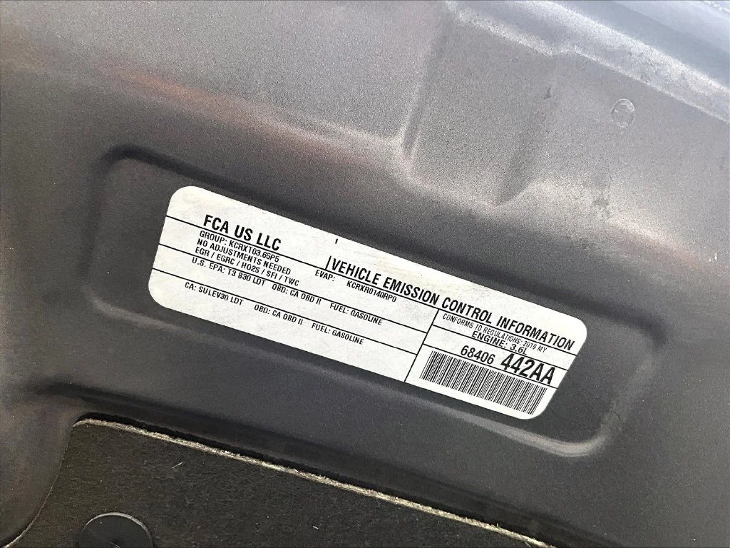Used 2019 Gray Chrysler Touring L image 31