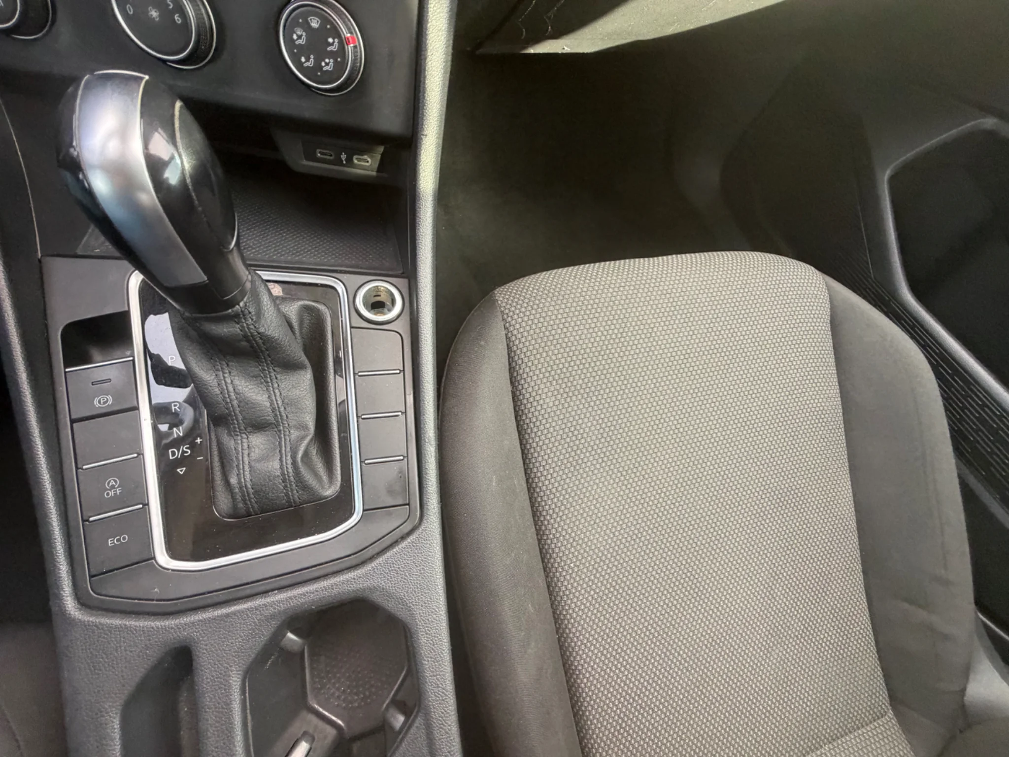 Used 2020 Black Uni Volkswagen S image 22