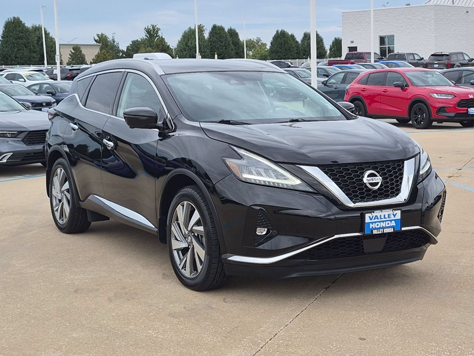 Used 2020 Super Black Metallic Nissan SL AWD image 4