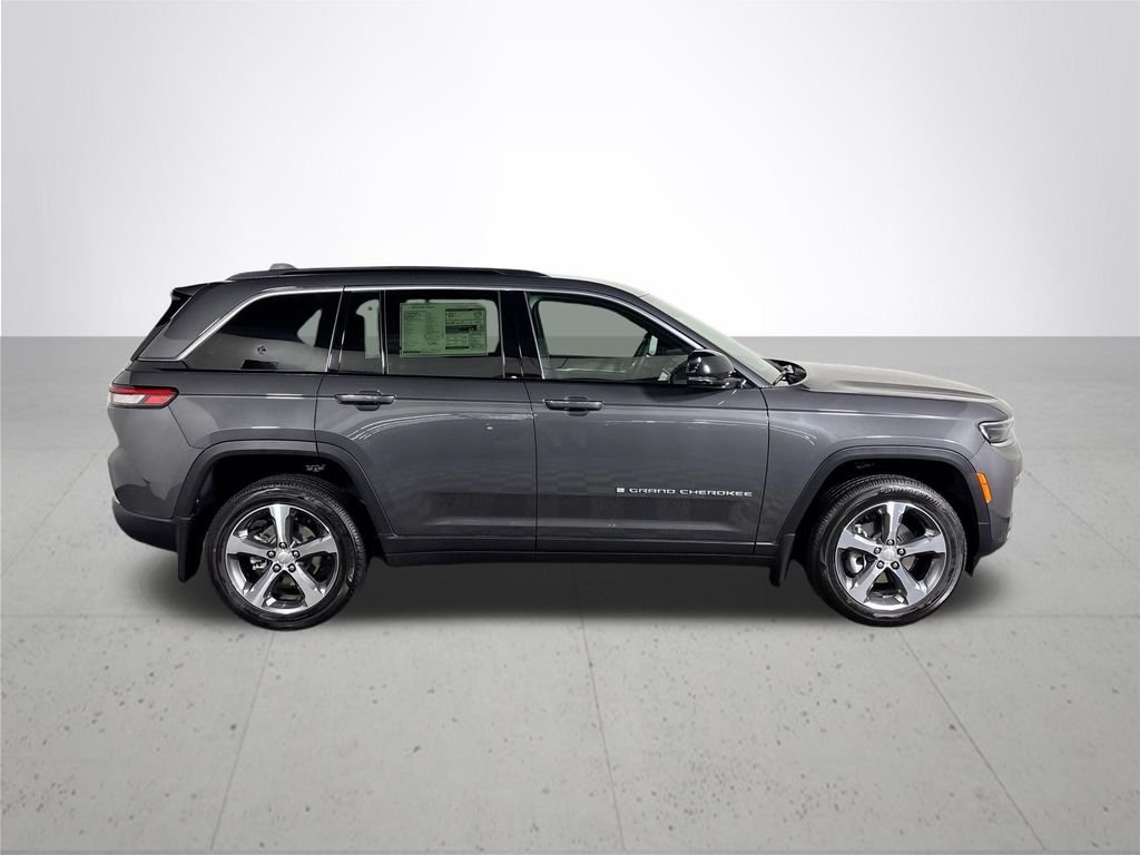 New 2026 Baltic Gray Metallic Clear-Coat Exterior Paint Jeep Limited image 5