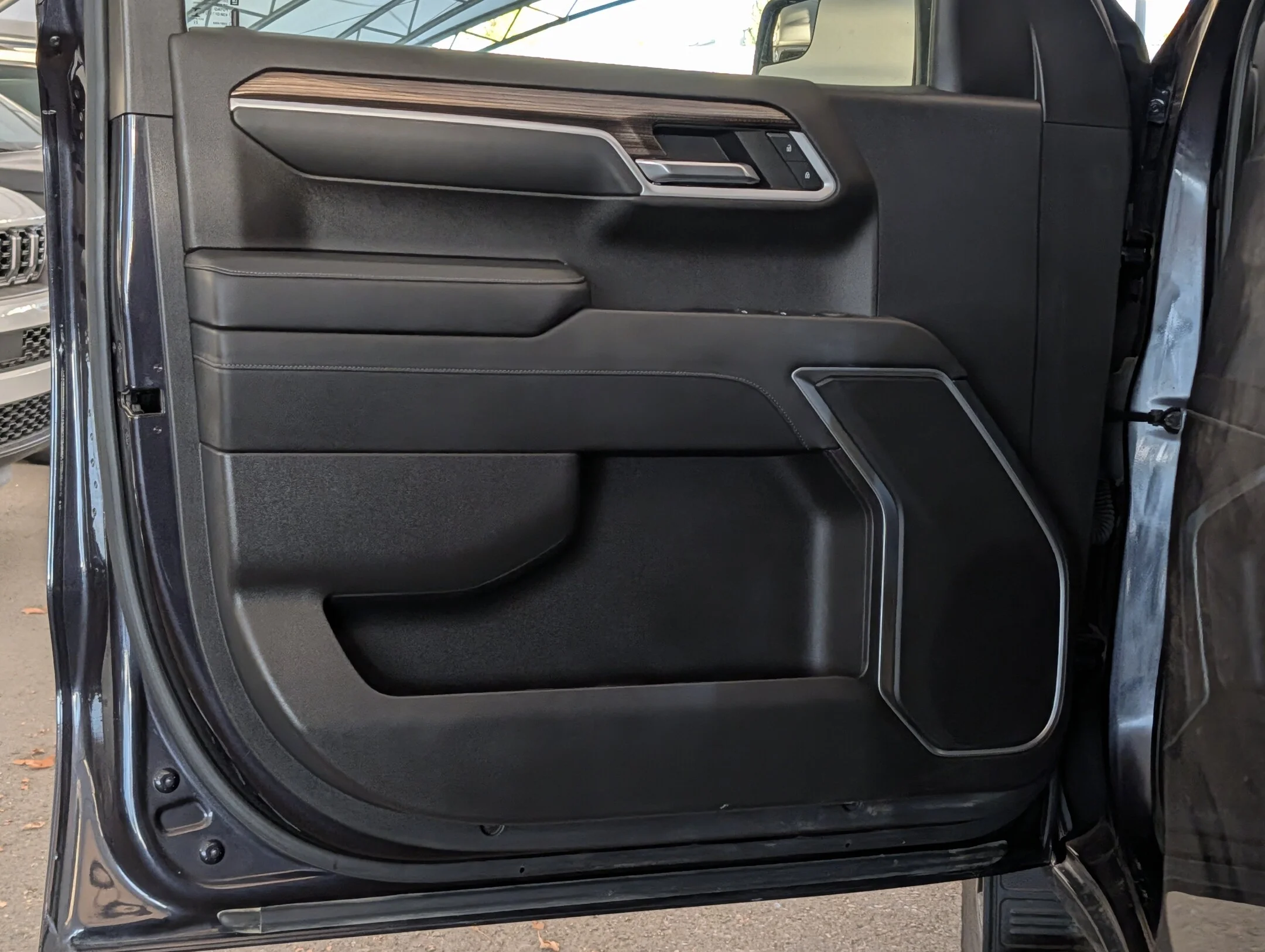Used 2022 Black Chevrolet RST Z71 Offroad - 13.4 Touchscreen - Heated W - 4WD Crew Cab 147 RST image 12