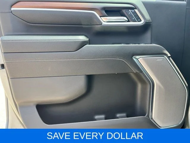 Used 2025 Silver GMC Denali image 27