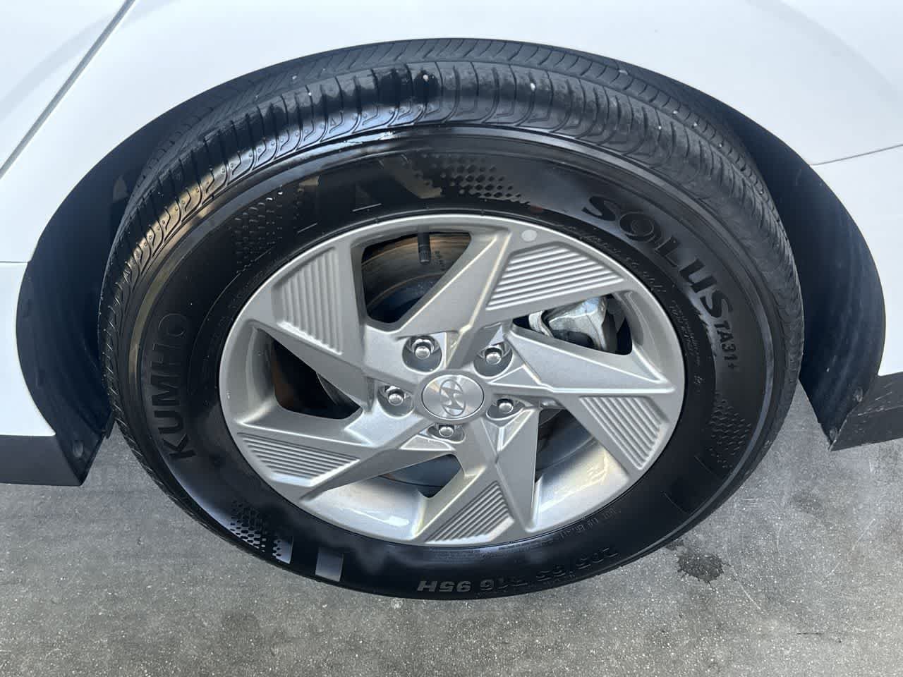 2025 Hyundai Sonata SE - Photo 11