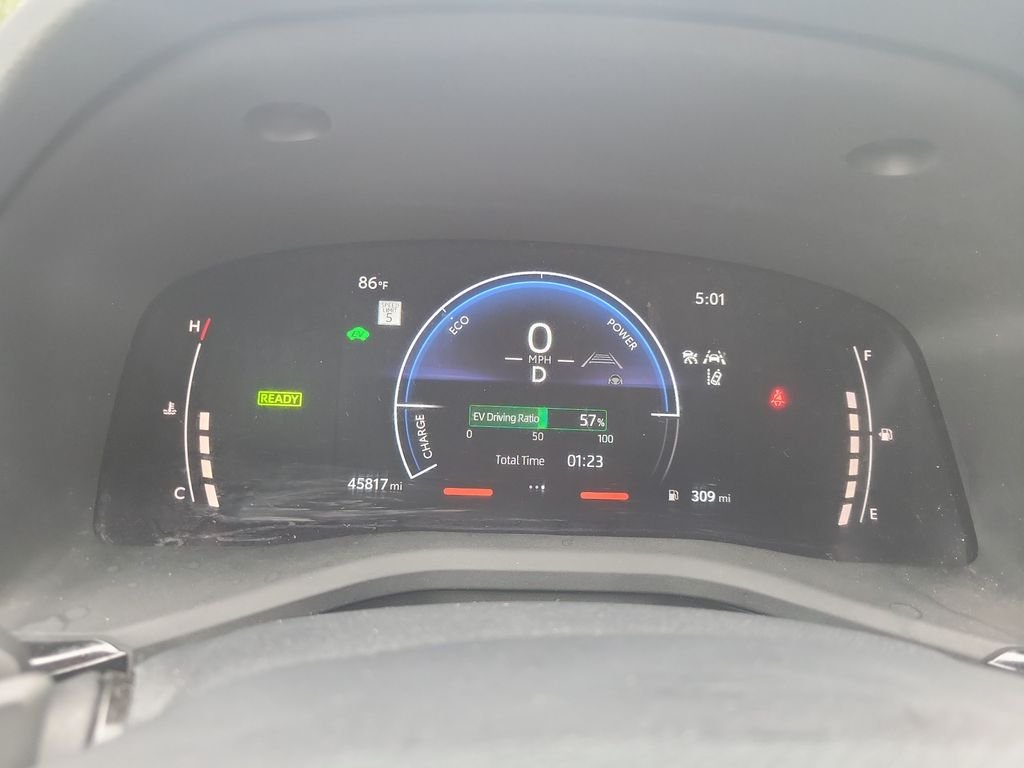 Used 2025  Toyota LE image 33