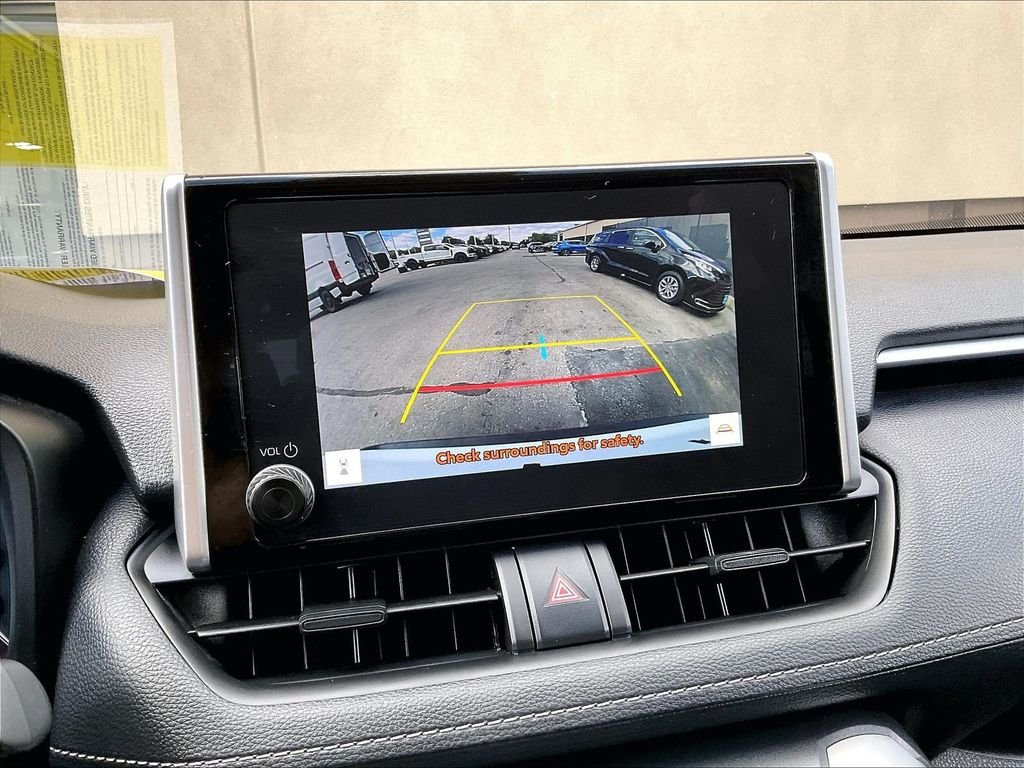 Used 2025 White Toyota LE image 19