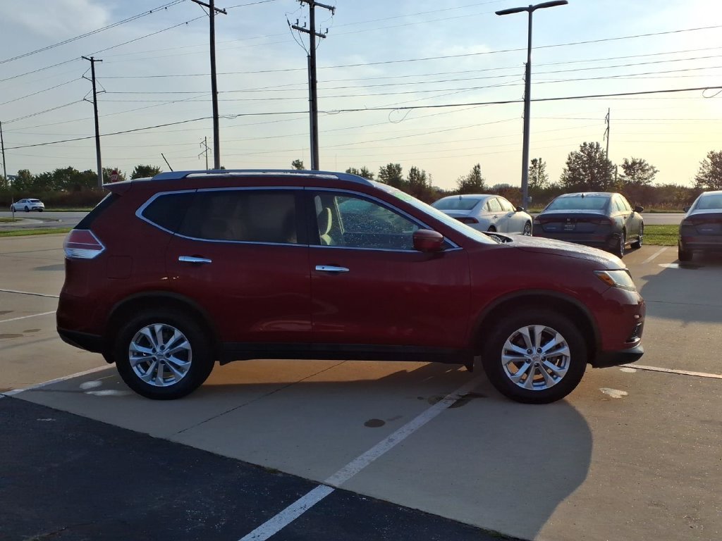 Used 2016 Cayenne Red Nissan SV image 16