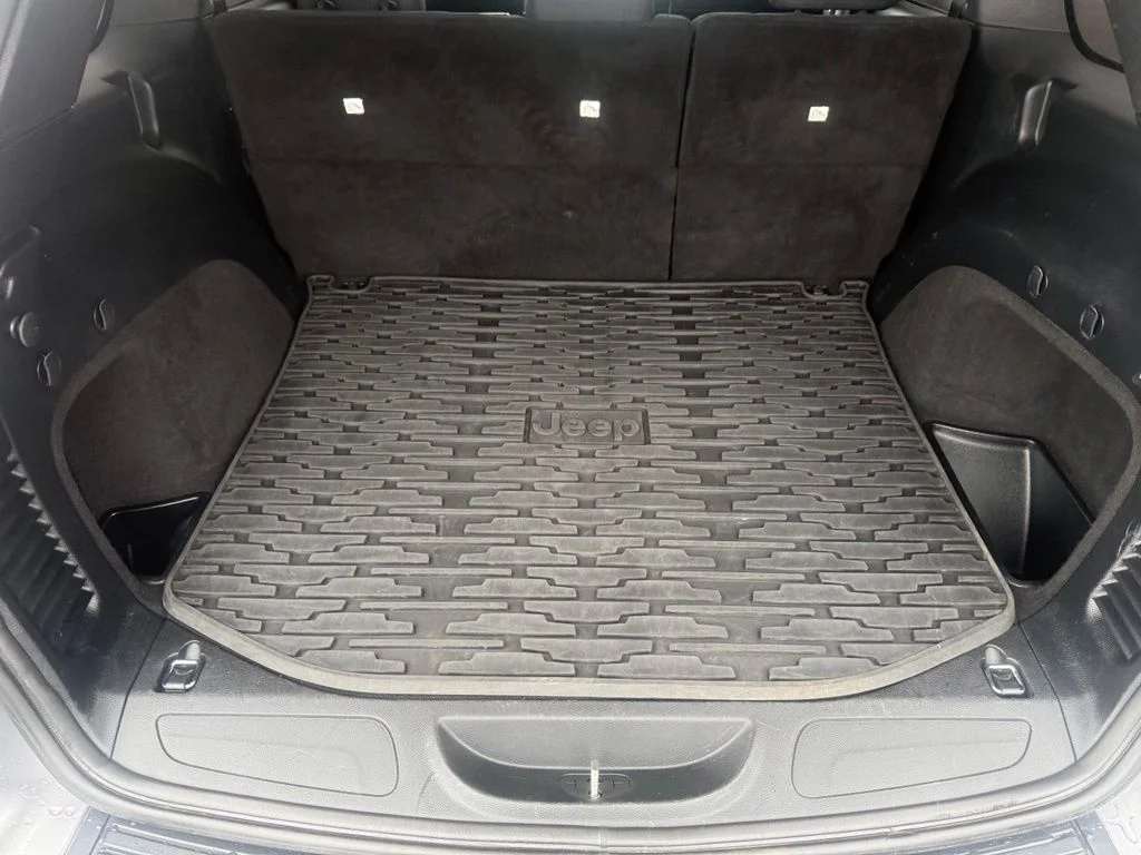 Used 2017 Silver Jeep Laredo image 41