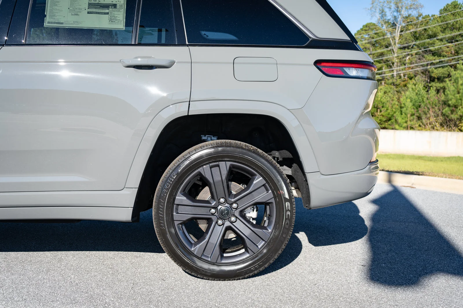 New 2027 Gray Jeep Limited Reserve image 6