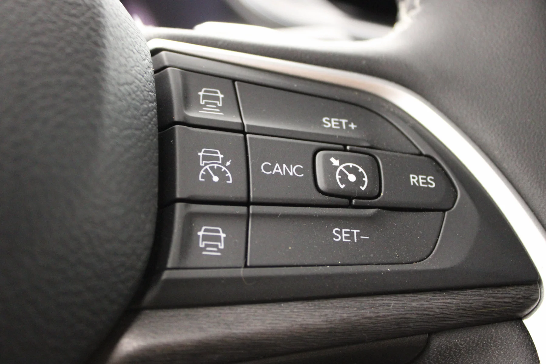 Used 2023 Silver Zynith Jeep Limited 4x4 image 31
