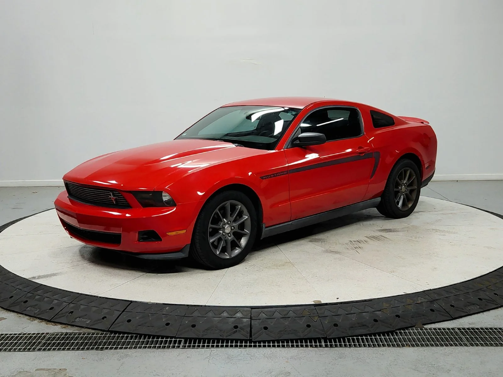 Used 2011 Red Ford V6 Premium image 4