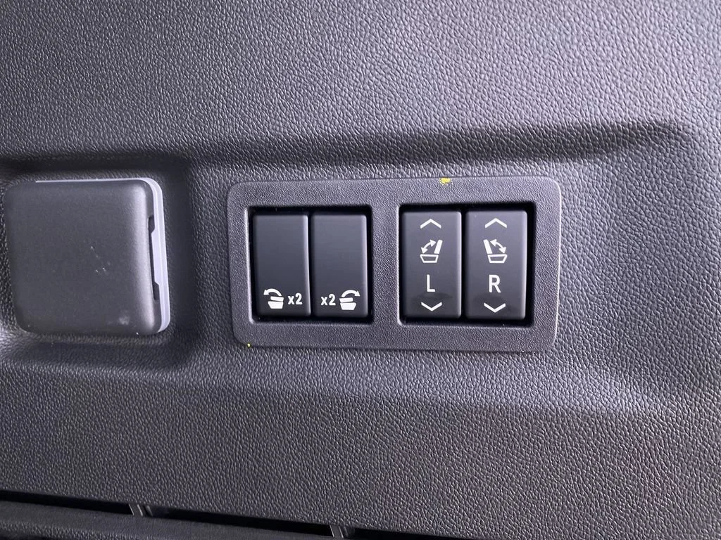 Used 2026 Onyx Black GMC Elevation image 40