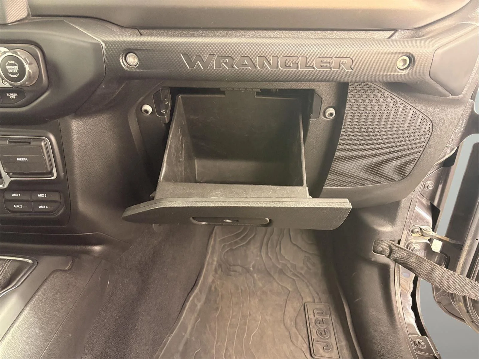 Used 2023 Granite Crystal Metallic Clearcoat Jeep Willys Sport image 20